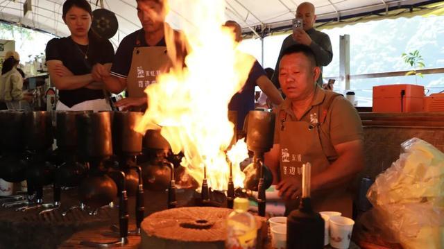 烧出顶流!央媒点名!开元棋牌火了!喷枪(图6) 烧出顶流!央媒点名!开元棋牌火了!喷枪(图6)